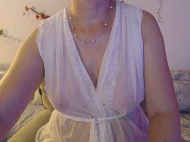 goodSnowQueen webcam