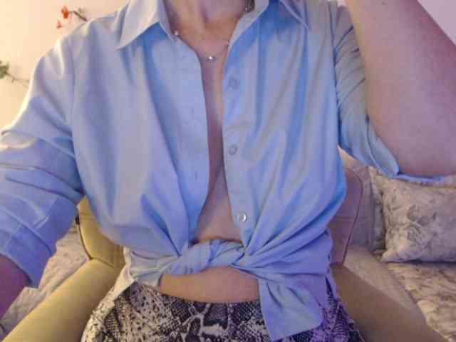 goodSnowQueen webcam
