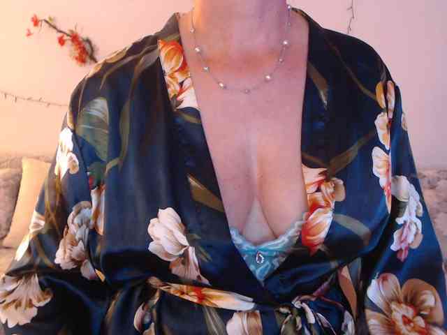 goodSnowQueen webcam