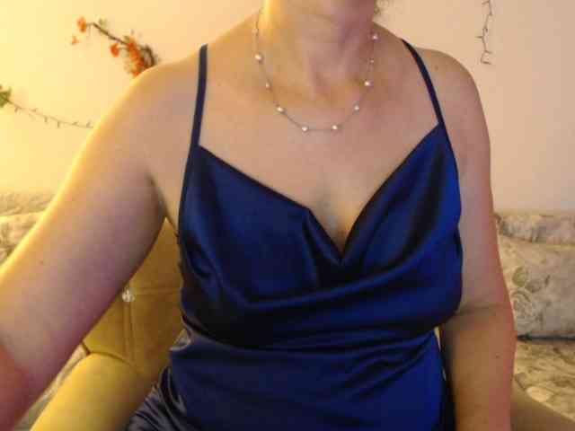 goodSnowQueen webcam
