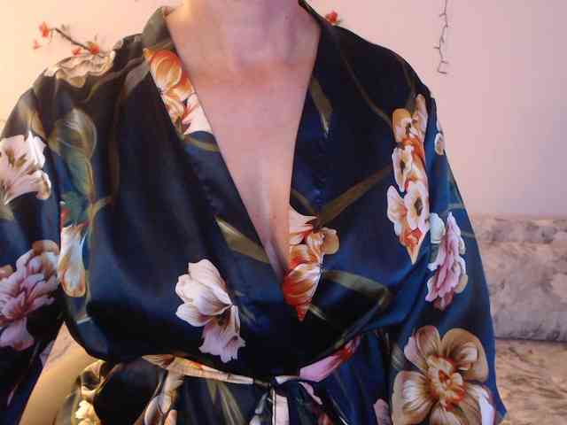 goodSnowQueen webcam