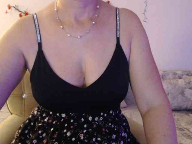 goodSnowQueen webcam