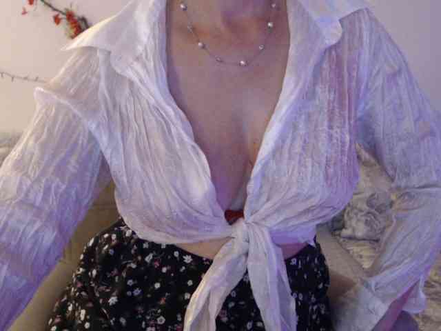 goodSnowQueen webcam