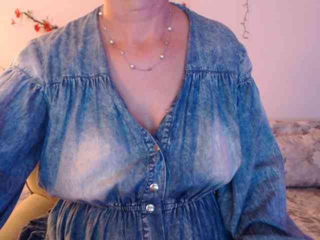 goodSnowQueen webcam