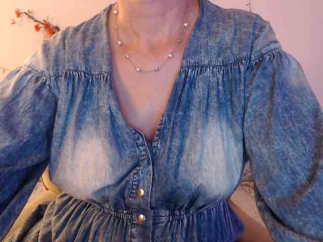 goodSnowQueen webcam