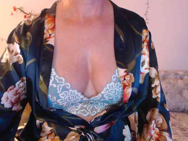 goodSnowQueen webcam