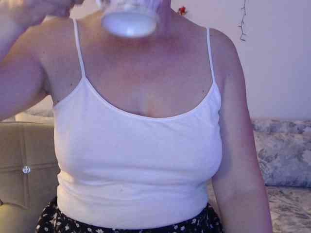 goodSnowQueen webcam