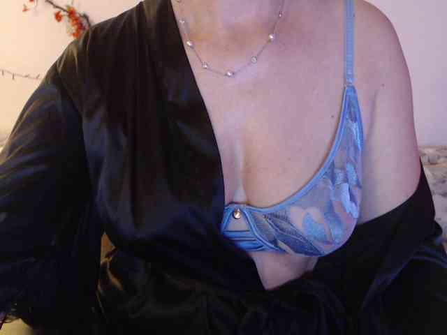 goodSnowQueen webcam