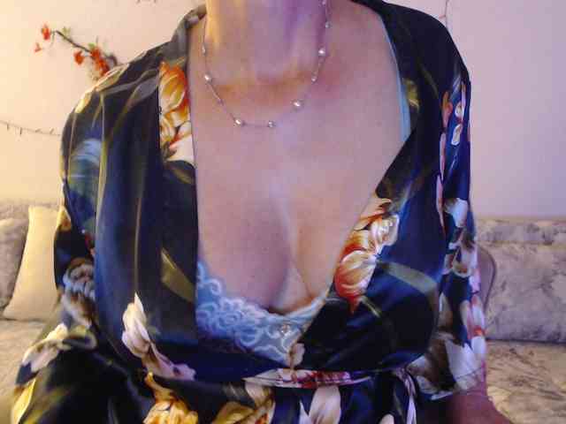 goodSnowQueen webcam