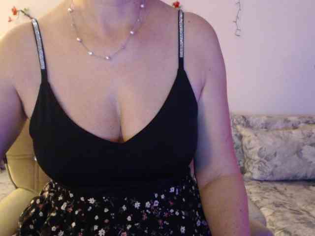 goodSnowQueen webcam