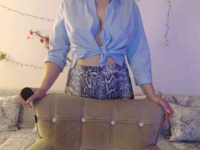 goodSnowQueen webcam