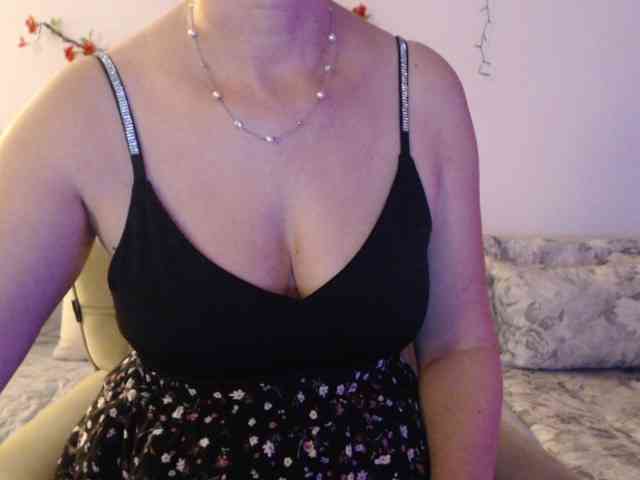 goodSnowQueen webcam