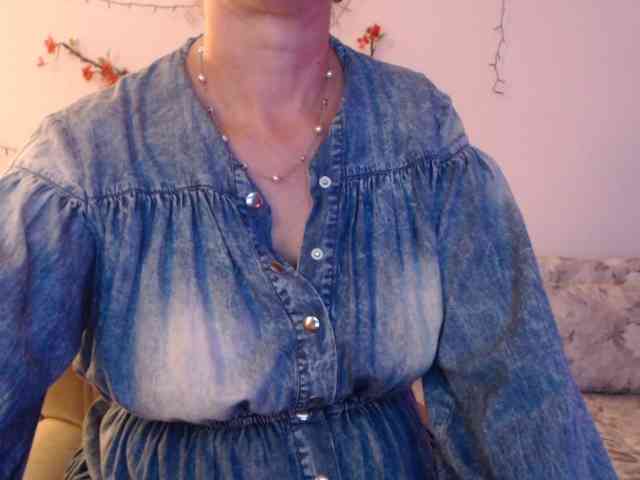 goodSnowQueen webcam