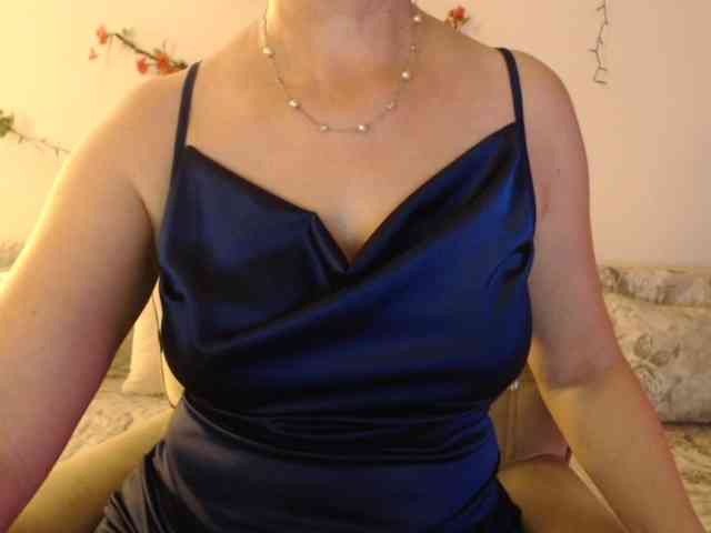goodSnowQueen webcam