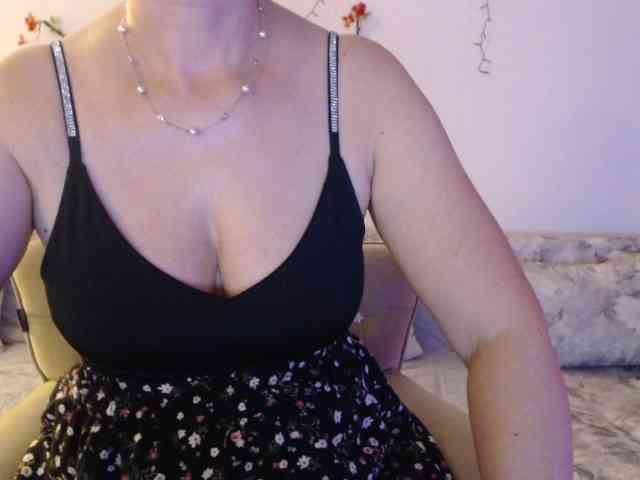 goodSnowQueen webcam