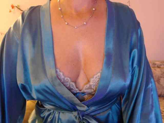 goodSnowQueen webcam