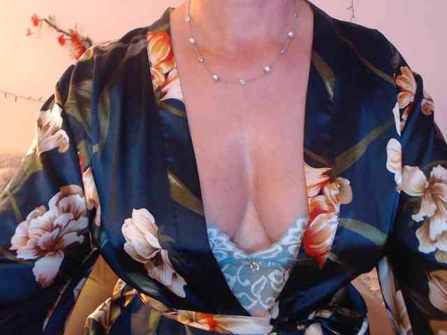 goodSnowQueen webcam