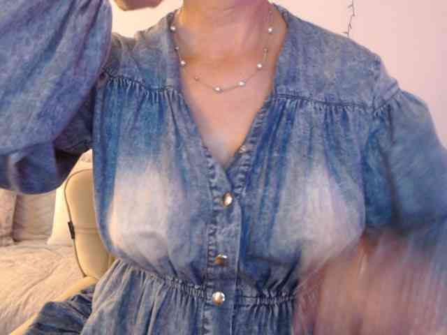 goodSnowQueen webcam