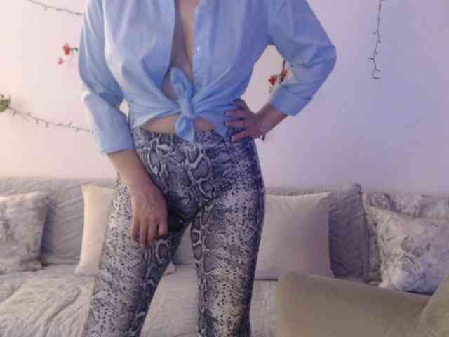 goodSnowQueen webcam