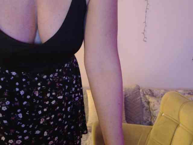 goodSnowQueen webcam
