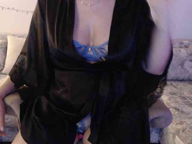 goodSnowQueen webcam