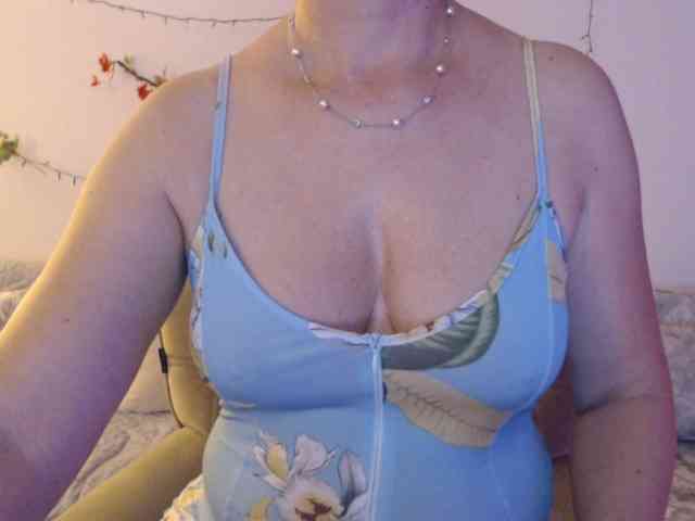 goodSnowQueen webcam