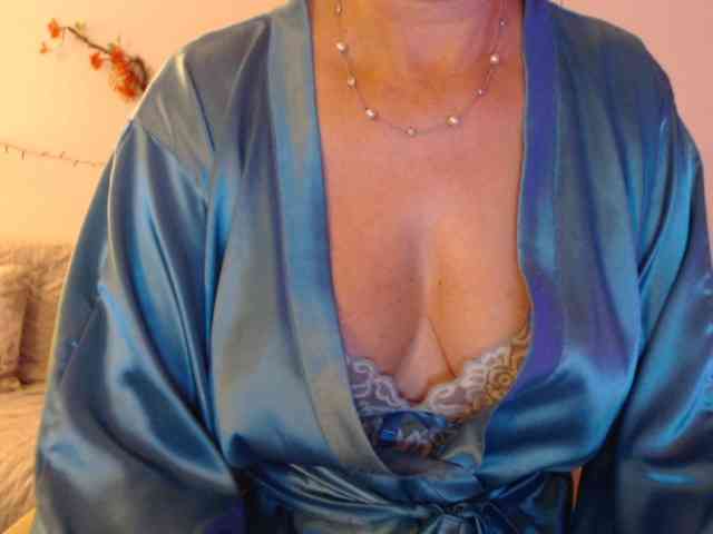 goodSnowQueen webcam