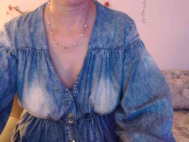 goodSnowQueen webcam
