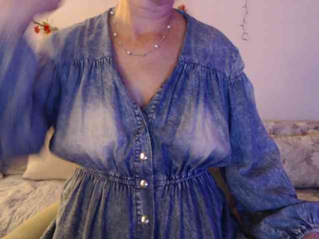 goodSnowQueen webcam