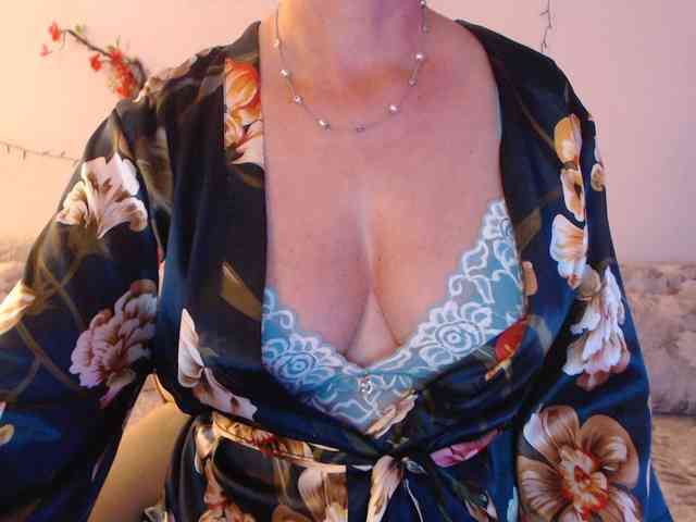 goodSnowQueen webcam