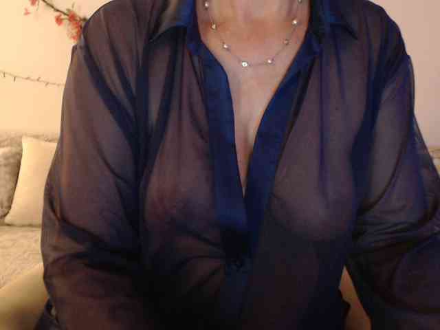 goodSnowQueen webcam