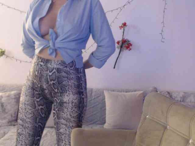 goodSnowQueen webcam