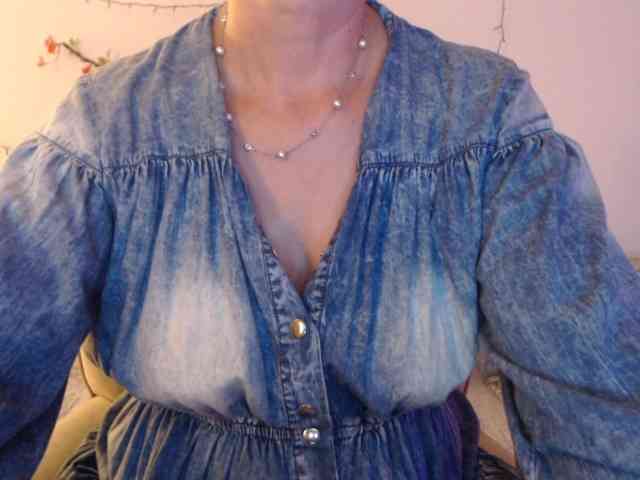 goodSnowQueen webcam