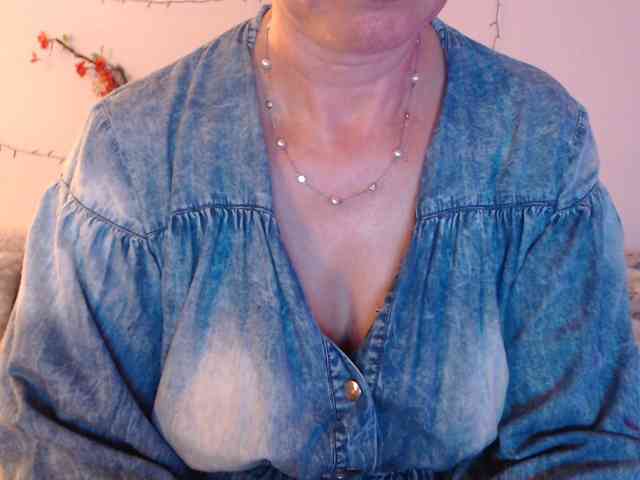 goodSnowQueen webcam