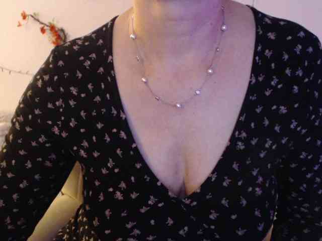 goodSnowQueen webcam