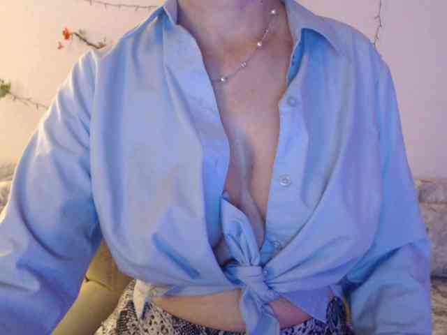 goodSnowQueen webcam