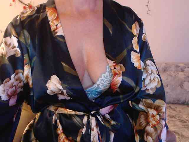 goodSnowQueen webcam