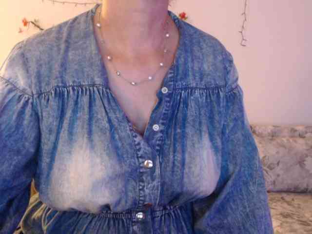 goodSnowQueen webcam