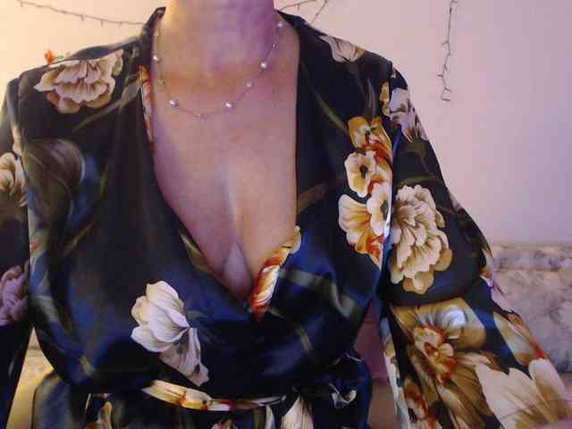 goodSnowQueen webcam