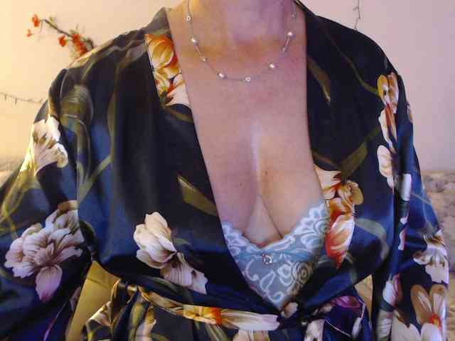 goodSnowQueen webcam