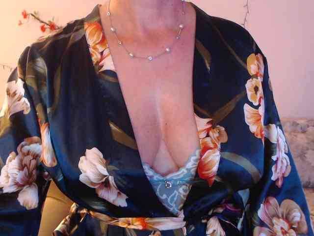 goodSnowQueen webcam