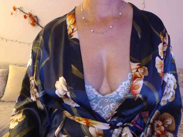 goodSnowQueen webcam