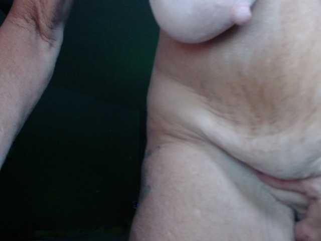 April_XO webcam