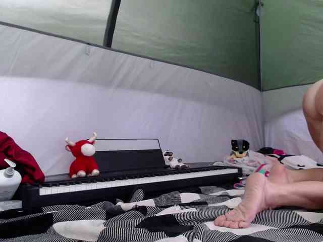 April_XO webcam