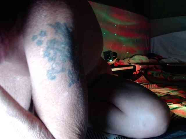 April_XO webcam