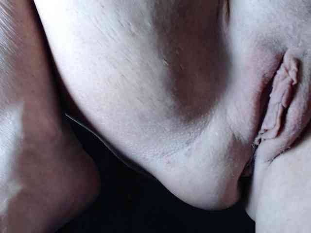 April_XO webcam