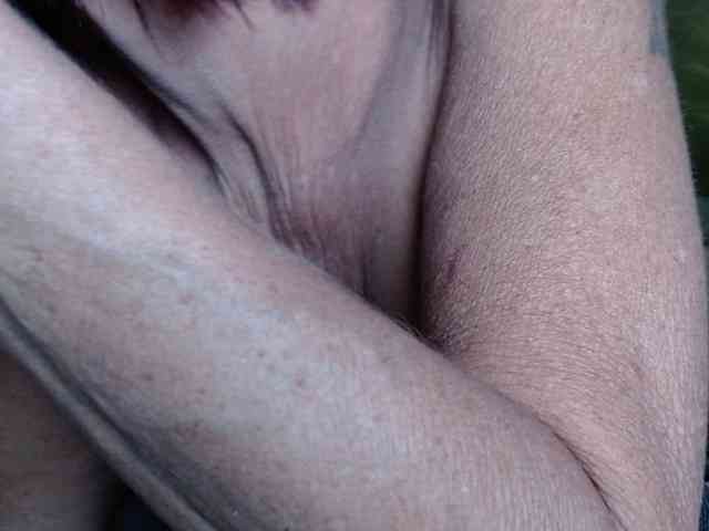 April_XO webcam