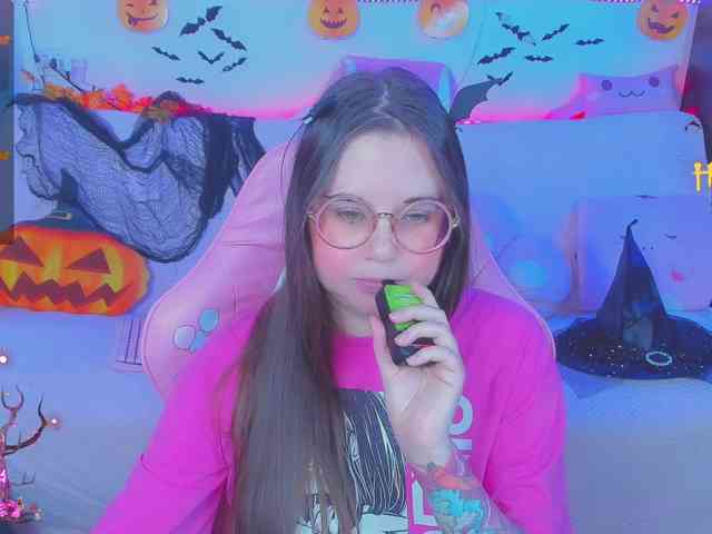 LoliSuccub webcam