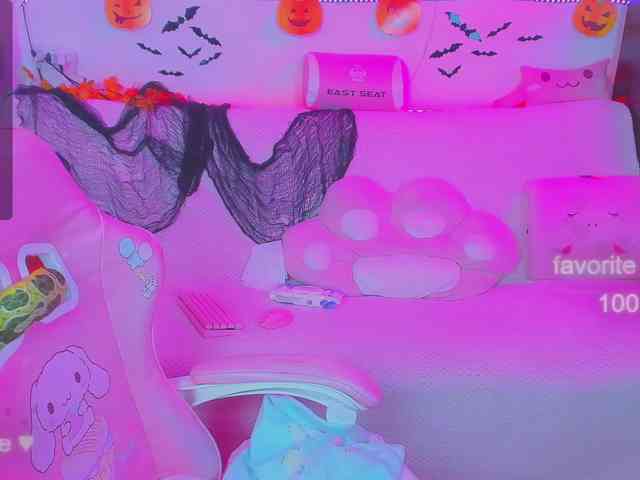 LoliSuccub webcam
