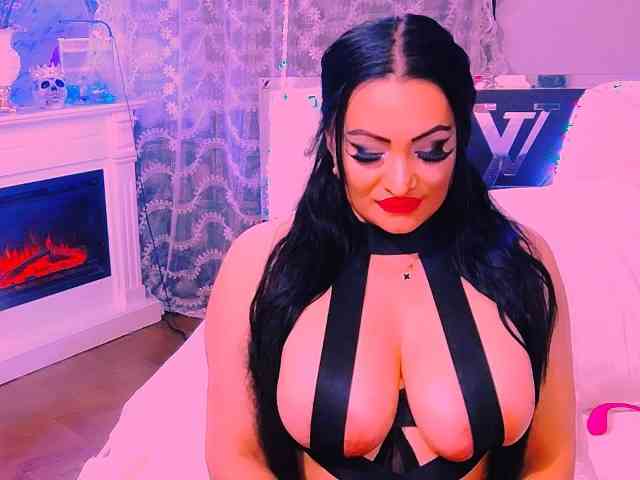 AliyaMoon webcam